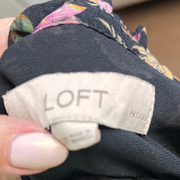 Loft dark Florals Ruffle Sleeve Blouse size SP - Picture 7 of 7